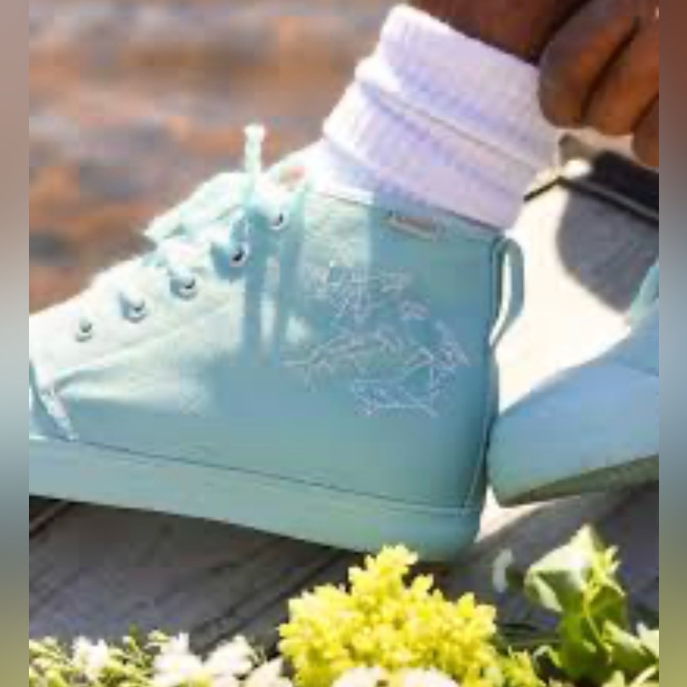 NWT BANGS Blue High Top Unisex Tennis Shoes Men's Size 7 Women's 8.5 Sharks